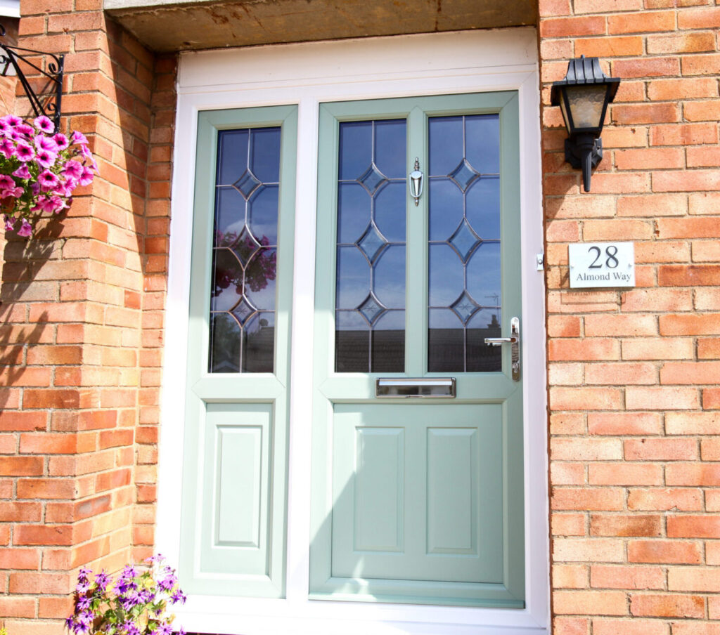chartwell green door with a sidelight